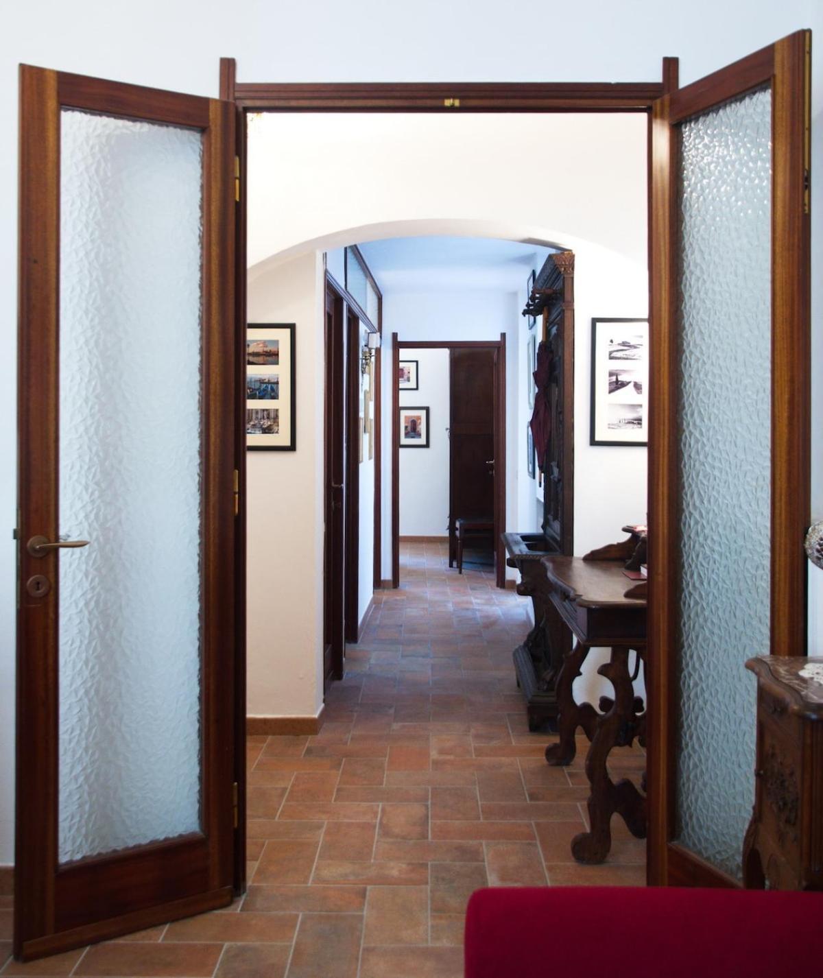 Apartamento Elegant 300m From Old Town Center