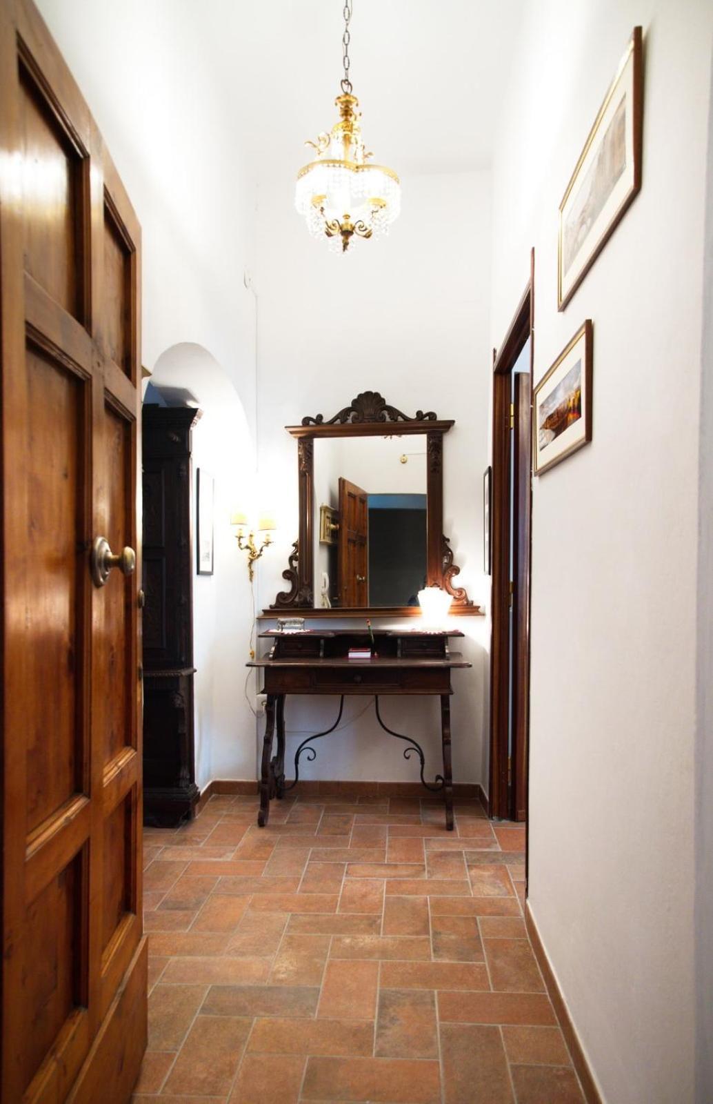 Apartamento Elegant 300m From Old Town Center
